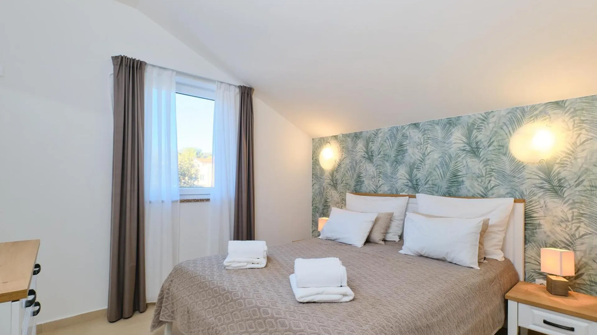 מאלי לוסיניי Apartments Divna