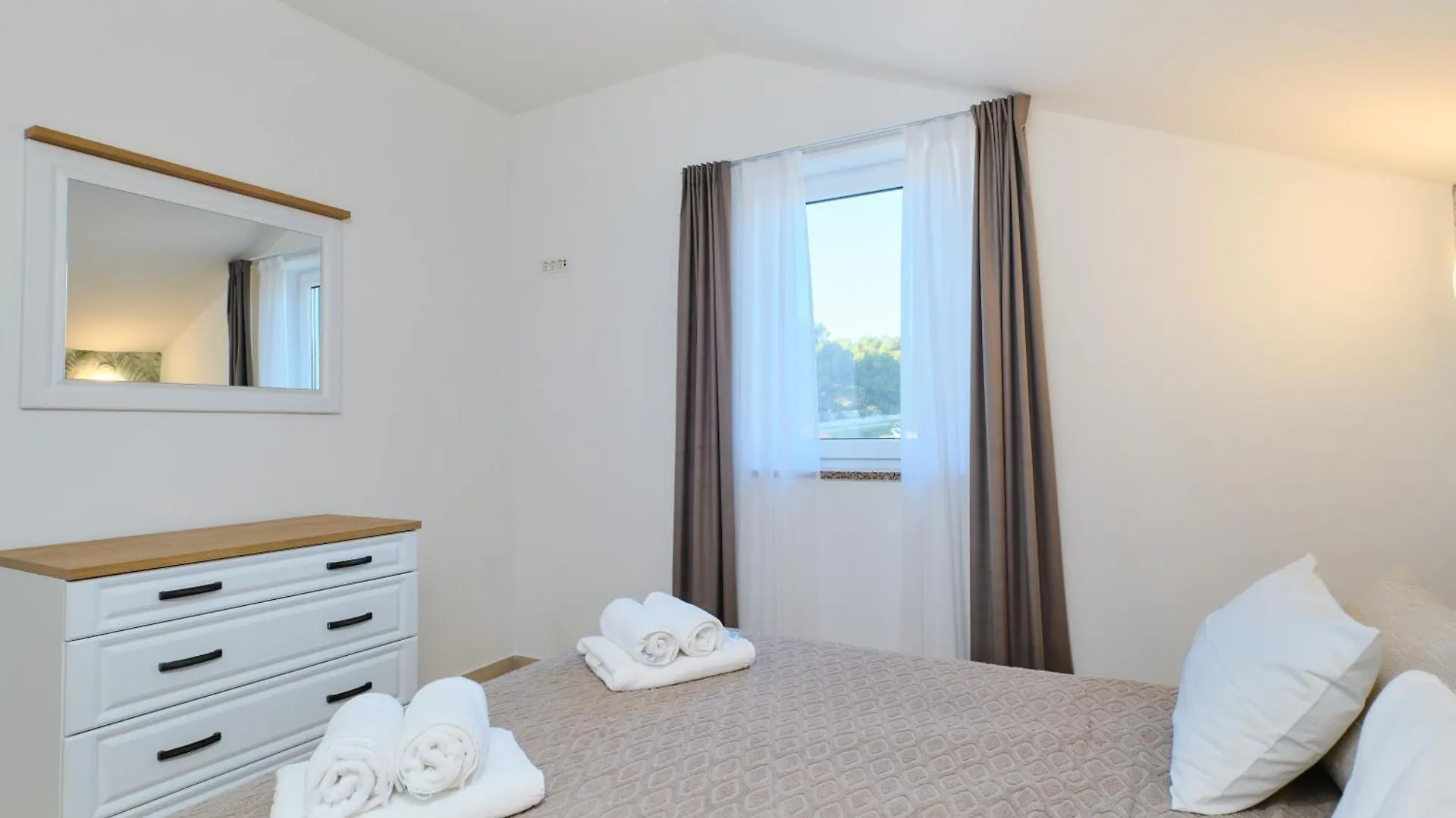 מאלי לוסיניי Apartments Divna