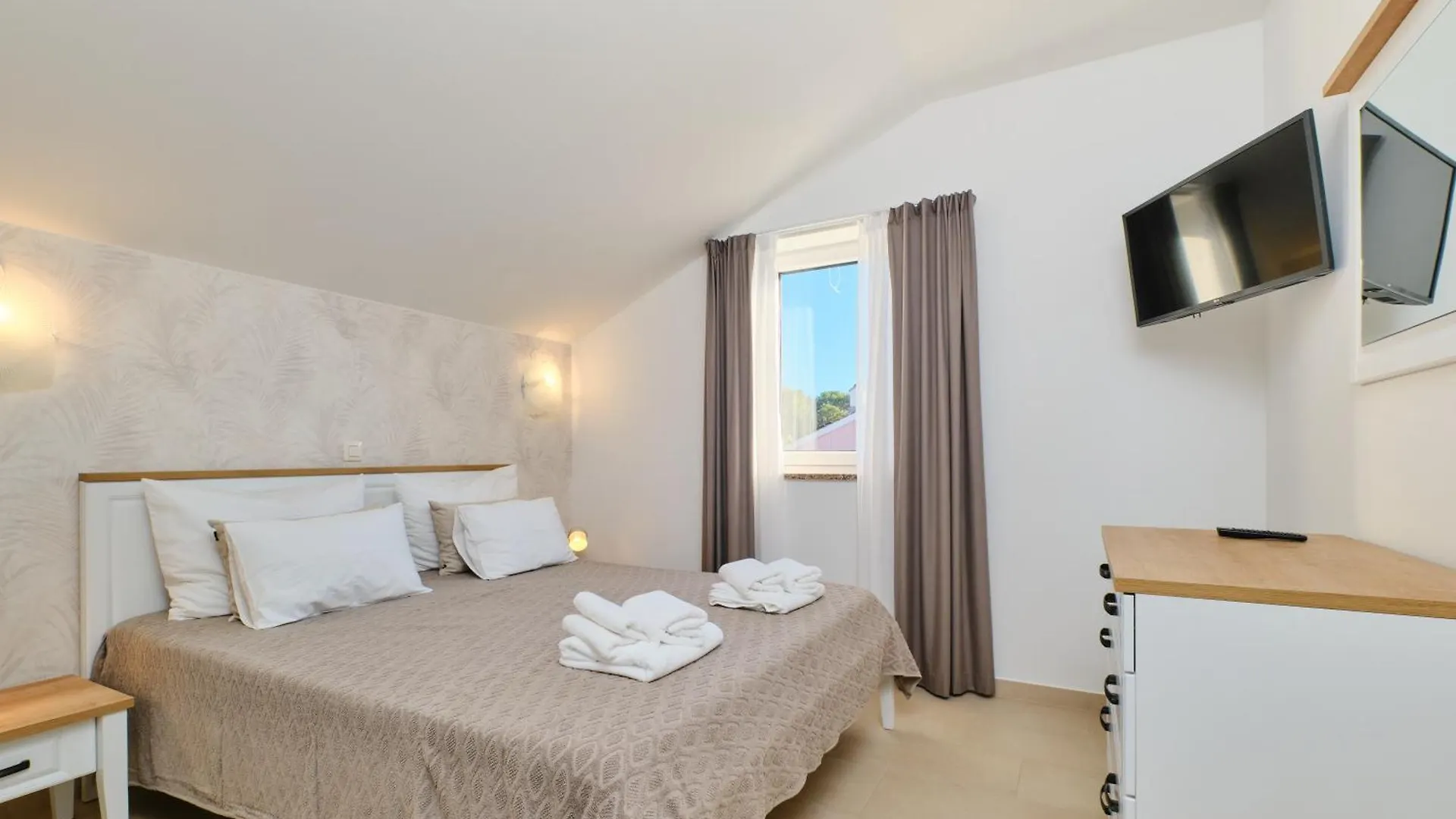מאלי לוסיניי Apartments Divna 0*, מאלי לוסיניי