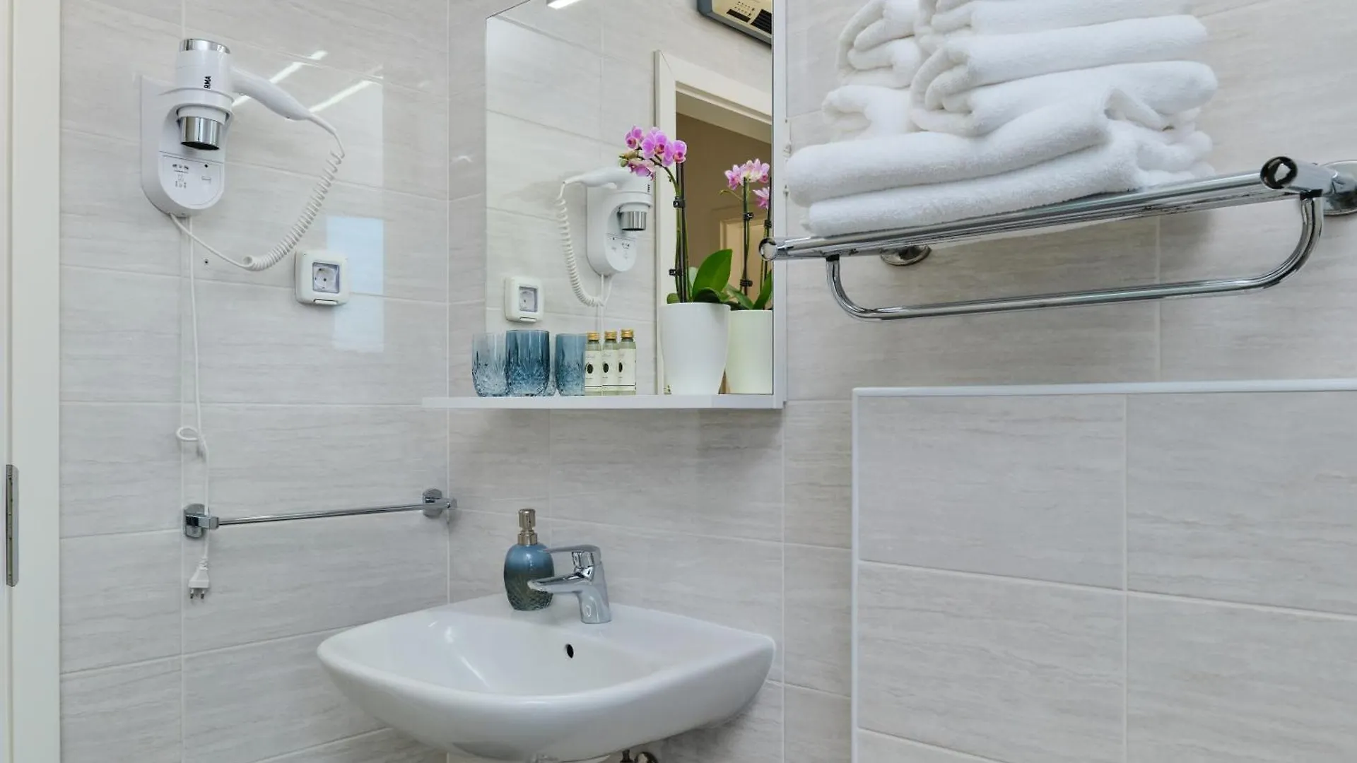 מאלי לוסיניי Apartments Divna