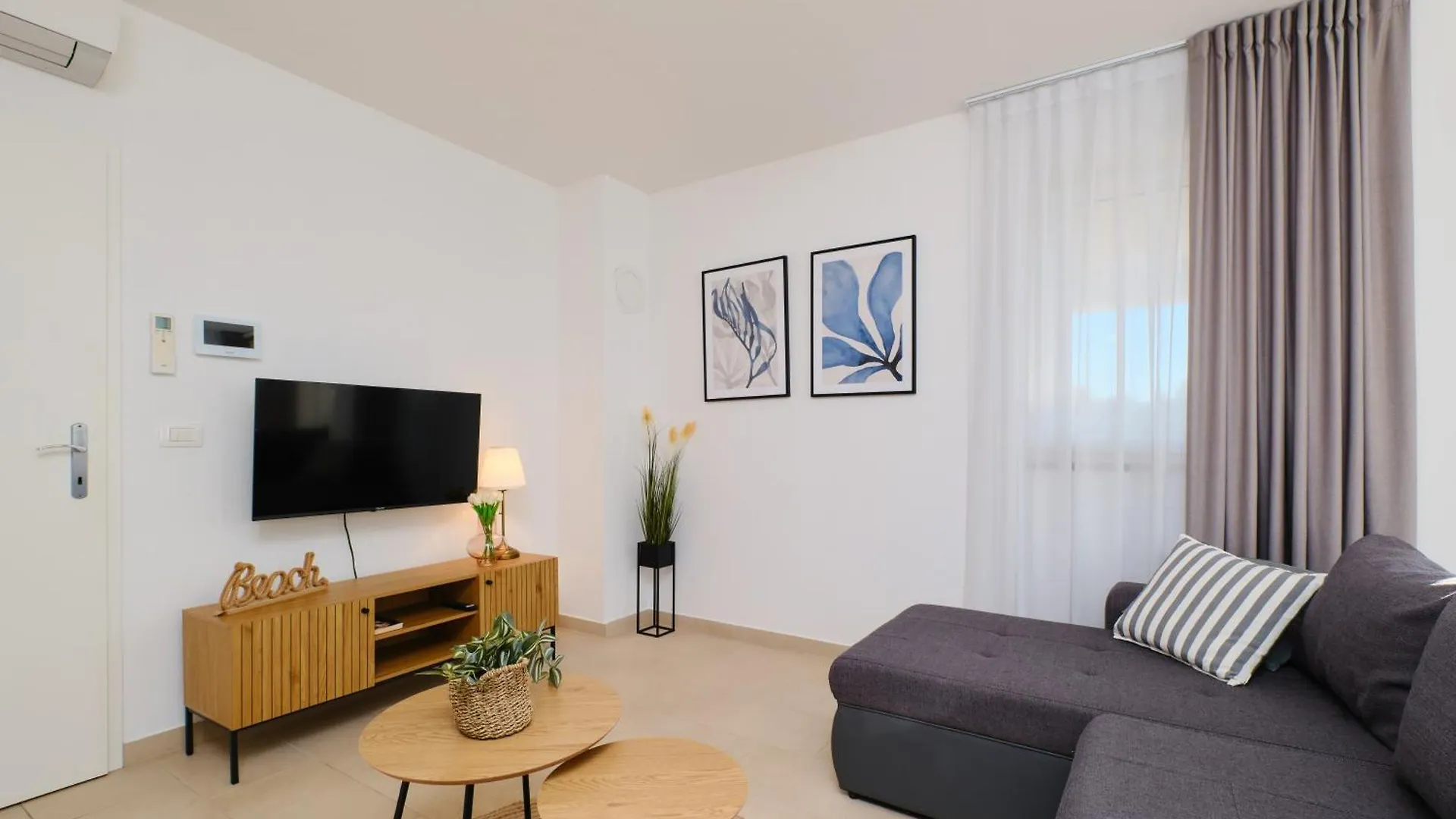 מאלי לוסיניי Apartments Divna  מאלי לוסיניי