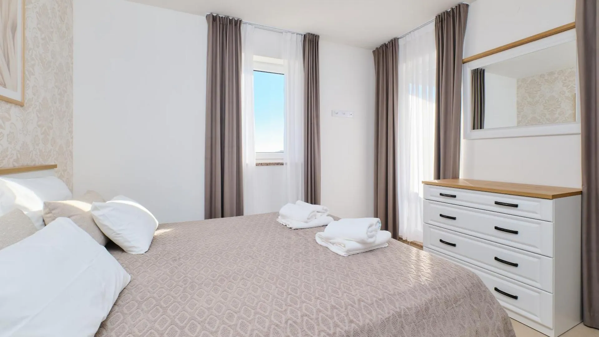 מאלי לוסיניי Apartments Divna