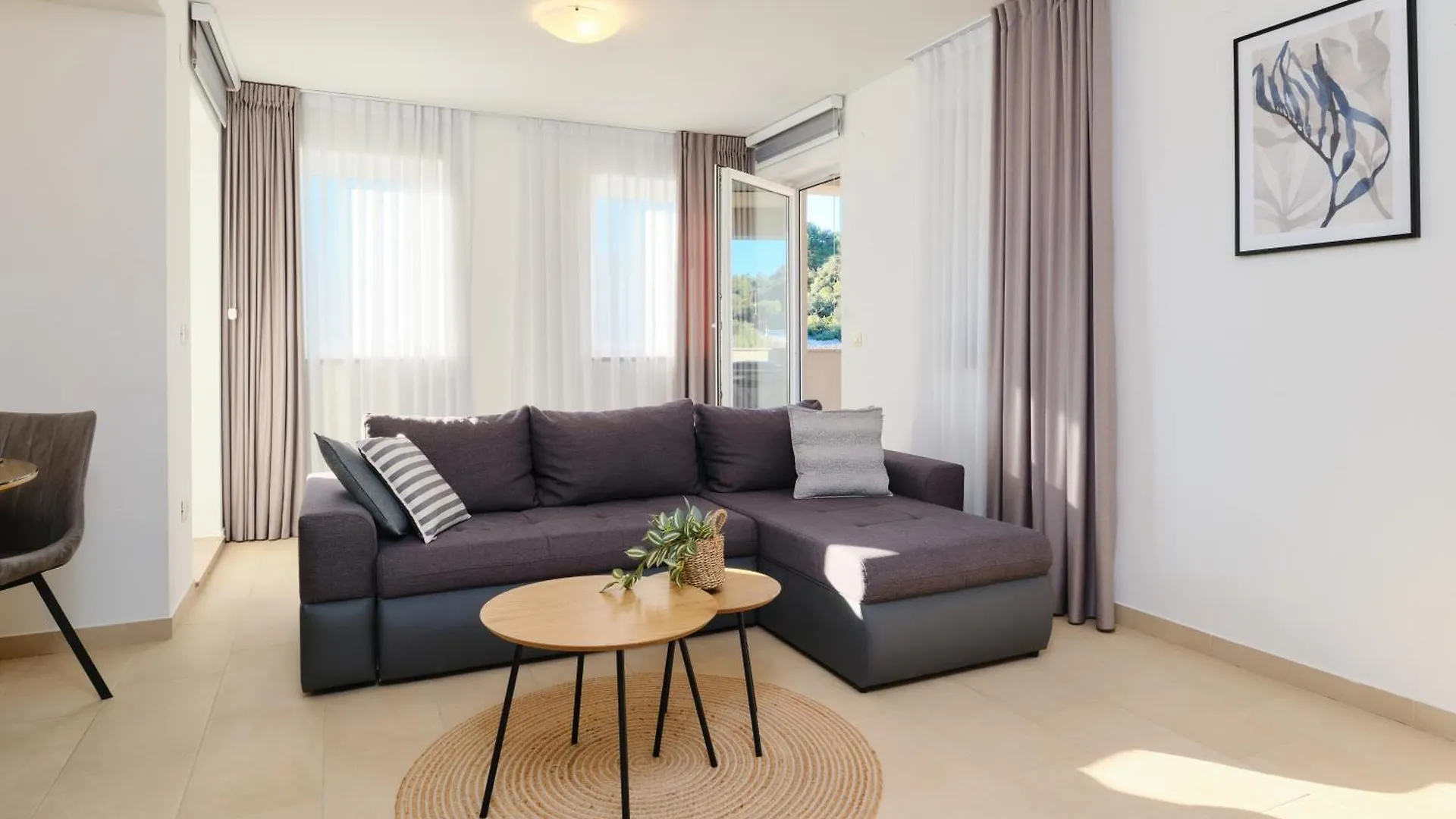 מאלי לוסיניי Apartments Divna 0*, מאלי לוסיניי